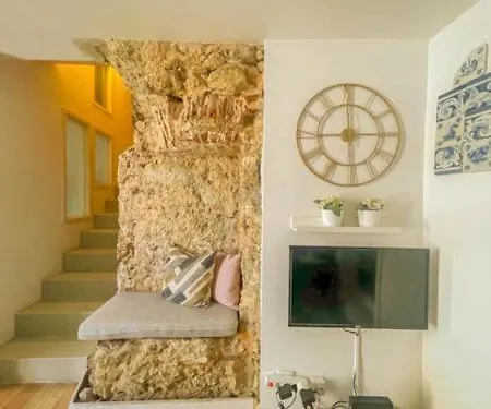 Historical Bica - 3 Bedroom Apartamento *